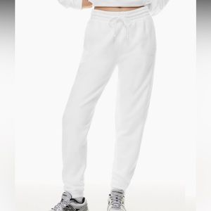 Aritzia TNA Cozy sweatpants size XS in white
